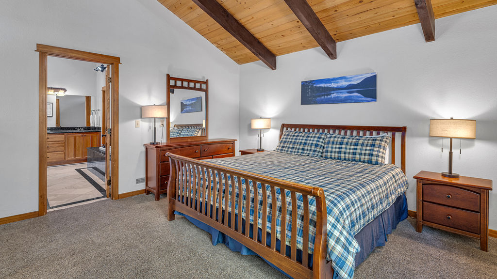 Main-level primary suite with king bed